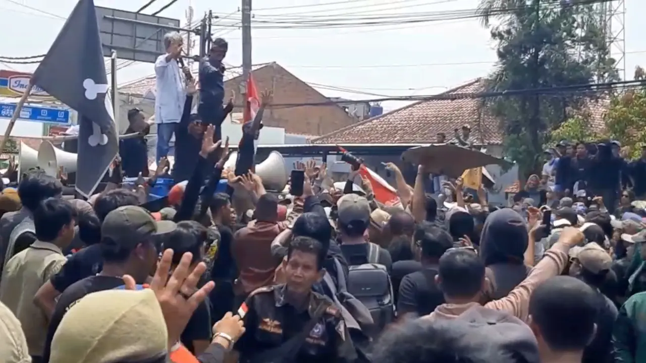 Ribuan Warga Blokir Jalan di Parung Panjang Bogor