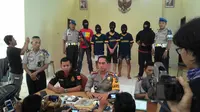 Polres Depok menangkap 3 dari 4 orang pelaku pembunuhan wartawati Nurbaeti Rofiq. (Liputan6.com/Atem Allatif)