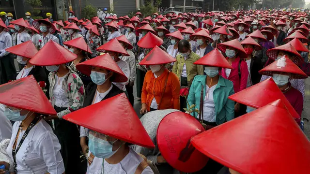 FOTO: Protes Kudeta Militer, Guru Sekolah di Myanmar Turun ke Jalan