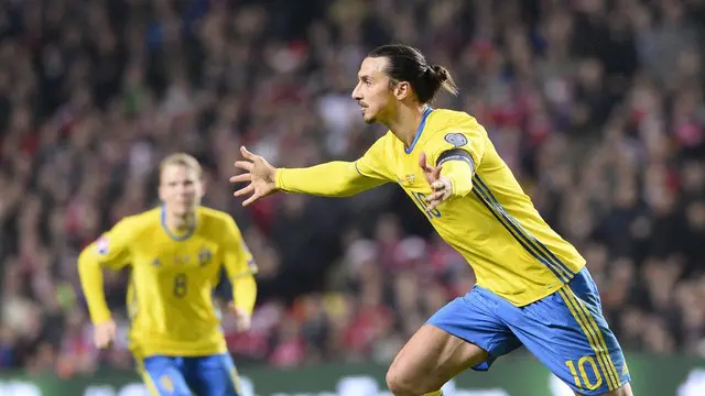 Ibrahimovic sukses membawa Swedia lolos ke Piala Eropa 2016 berkat tendangan bebasnya yang menghujam gawang Kasper Schmeichel.