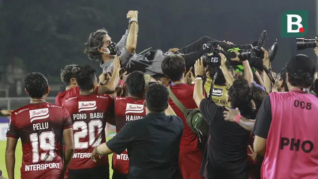 Foto: Antiklimaks Bali United saat Jadi Juara BRI Liga 1, Dibantai Persebaya 0-3
