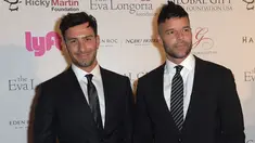 Artis Jwan Yosef dan penyanyi Ricky Martin menghadiri Art Basel Miami Beach 2017 - The Global Gift Foundation di Miami Beach, Florida (7/12/2017). Ricky Martin mengumumkan kabar pernikahannya dengan Jwan Yosef. (Gustavo Caballero / Getty Images / AFP)