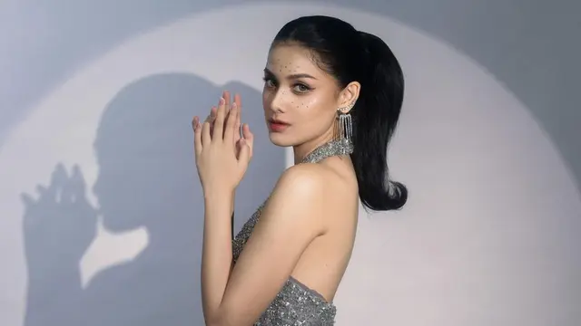 Pemotretan Terbaru Callista Arum Pakai Gaun Silver Backless, Dipuji Cinta Brian Bak Barbie