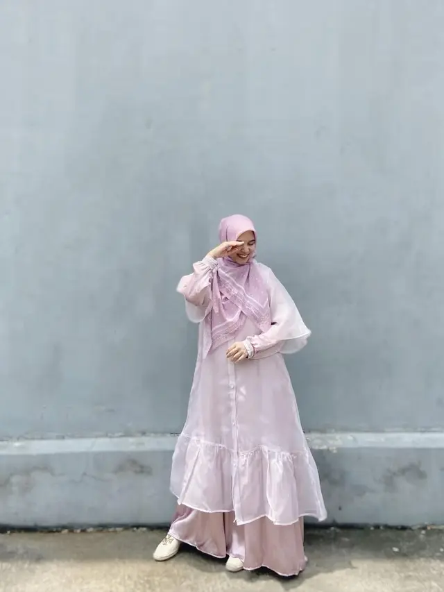 6 Inspirasi Gamis ala Nesyana Ayu Istri Ben Kasyafani,