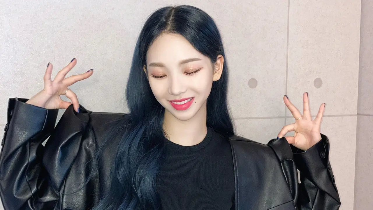 FOTO: Gaya Karina Aespa dengan Outfit Hitam, Visualnya Tuai Pujian