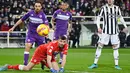 Kemenangan Juventus hadir berkat gol bunuh diri pemain Fiorentina Lorenzo Venuti pada masa injury time babak kedua. (AFP/Alberto Pizzoli)