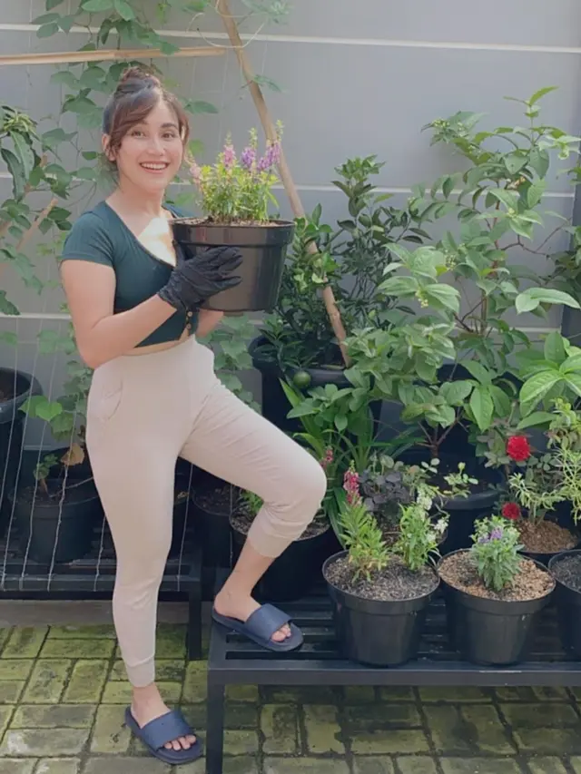 7 Artis Tanah Air Ini Nikmati Hobi Berkebun, Ada yang Ajak Anak