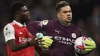 Setiap pesepak bola, apa pun posisinya dalam sebuah tim, termasuk seoarang kiper tentu berpeluang diganjar kartu kuning sebagai peringatan keras dari wasit akibat melanggar aturan pertandingan. Sepanjang sejarah Premier League yang telah dimulai sejak musim 1992/1993 hingga kini, terdapat beberapa kiper sebagai pengoleksi terbanyak kartu kuning sepanjang sejarah Premier League. Berikut kami tampilkan daftar 5 besar kiper dengan jumlah kartu kuning terbanyak di Premier League. (AFP/Oli Scarff)