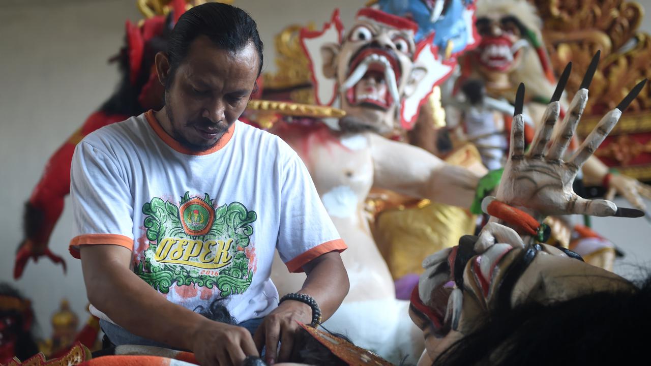 Jelang Perayaan Nyepi, Seniman Sibuk Siapkan Ogoh-Ogoh