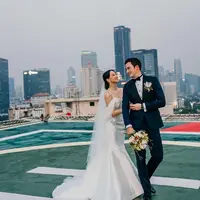 Janisaa Pradja dan Mike Lewis menikah di helipad. (Foto: Instagram/mike_lewis)