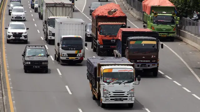 Angkutan logistik Isuzu. Dok