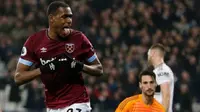 Bek West Ham United, Issa Diop, masuk daftar pemain incaran Manchester United. (Foto: AFP)