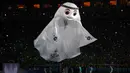 Maskot Piala Dunia Qatar, La'eeb, ditampilkan saat upacara pembukaan sebelum pertandingan sepak bola Grup A antara Qatar dan Ekuador di Stadion Al Bayt, Al Khor, Qatar, 20 November 2022. Melansir situs resmi FIFA, La'eeb dalam bahasa Arab berarti pemain dengan kemampuan super. (AP Photo/Manu Fernandez)