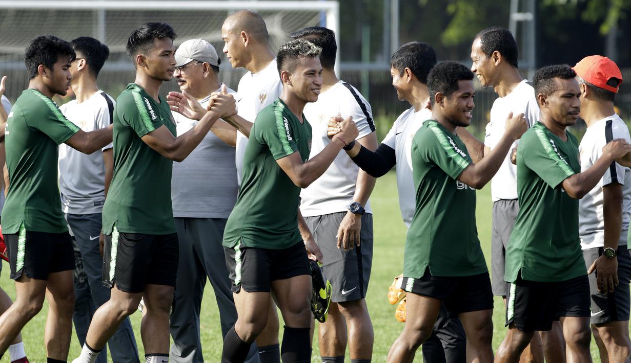 Pemain Timnas Indonesia U-22, Osvaldo Haay, saat latihan di Lapangan ABC, Senayan, Jakarta, Jumat (11/1). Pemain muda terbaik Liga 1 2018 itu baru bergabung pada hari kelima pemusatan latihan skuat Garuda Muda. (Bola.com/M Iqbal Ichsan)