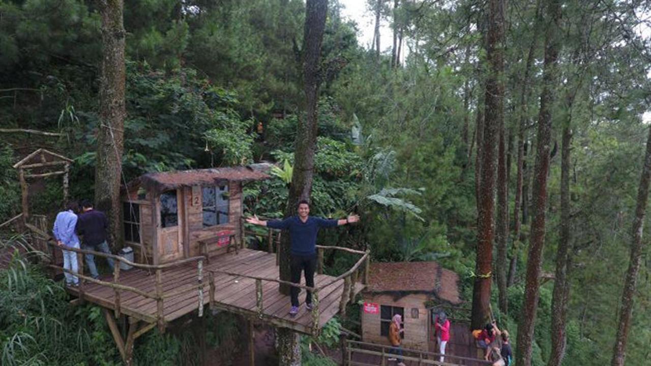 Unik, Selfie Yuk di Omah Kayu Kota Batu