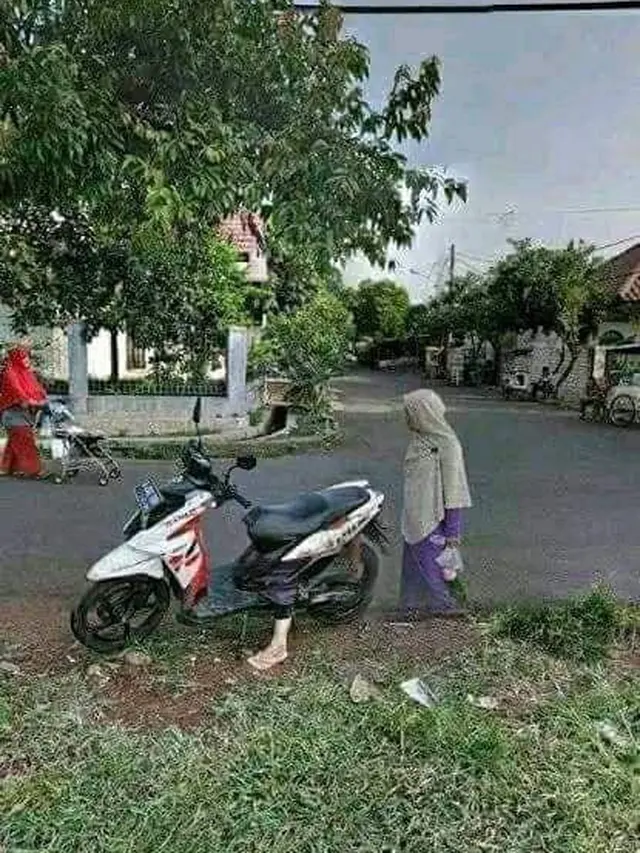 7 Potret Nyeleneh Orang Di Google Street View Ini Bikin Mringis