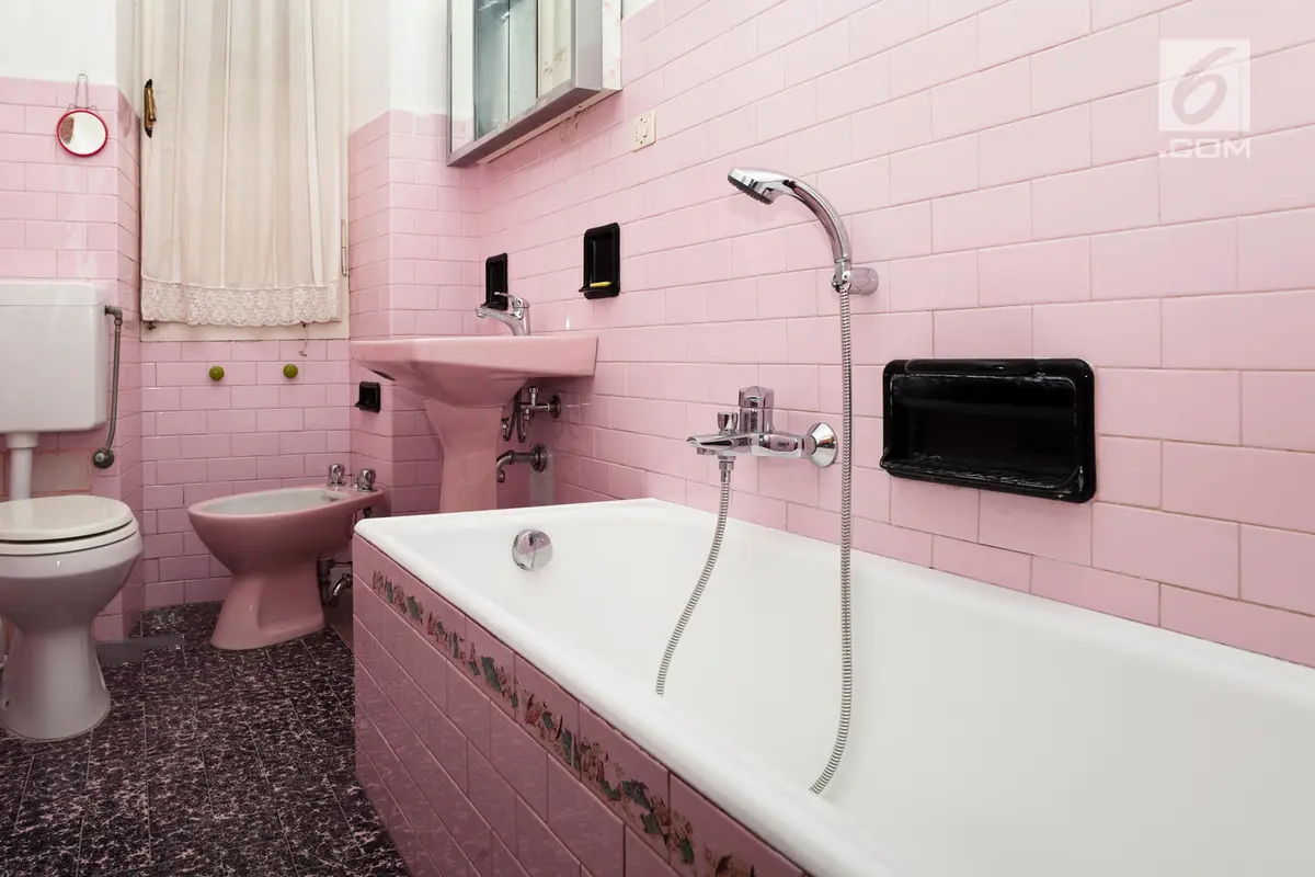 Kamar Mandi Berwarna