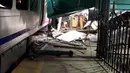 Kondisi peron stasiun kereta Hoboken di New Jersey, yang dihantam kereta komuter dari New York, Kamis (29/9). Satu orang tewas akibat kecelakaan yang terjadi di jam sibuk dan lebih dari 100 orang terluka. (Courtesy of Corey Futterman via REUTERS)