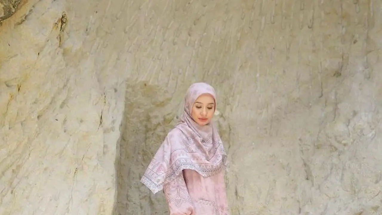 10 Ide Model Baju Gamis Lebaran yang Kekinian ala Seleb, Dinda Hauw hingga Tya Ariestya