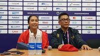 Aldila Sutjiadi bersama Ketua Umum Pengurus Pusat Persatuan Tenis Seluruh Indonesia, Rildo Ananda Anwar. (Bola.com/Riskha Prasetya)