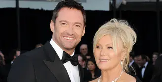 Deborra-Lee Furness dan Hugh Jackman. Perbedaan usia: 13 tahun. Keduanya telah menikah selama 15 tahun dan memiliki dua anak. (AFP/Bintang.com)