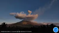 Gunung Lewotobi Laki-Laki di Flores Timur NTT kembali erupsi pada Selasa (23/9/2025), pukul 17.14 Wita. (Liputan6.com/ Dok PVMBG)