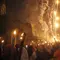 Pawai obor dan kembang air terlihat menerangi malam perayaan tahun baru Islam 1437 Hijriah di Cipinang Muara, Jakarta Timur, Selasa malam (13/10). &copy;2015 Merdeka.com/imam buhori