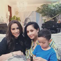 Momo Geisha dan Nagita Slavina (Foto: Instagram/therealmomogeisha)