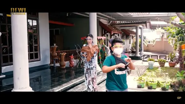 Potret Rumah 6 Seleb di Kampung Halaman, Ada yang Mewah di Dalam Gang