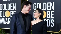 Komedian Jim Carrey dan Ginger Gonzaga bertatapan di karpet Golden Globe Awards ke-76 di Beverly Hills, California (6/1). Jim Carrey datang ke Golden Globes 2019 dengan menggandeng kekasih barunya, Ginger Gonzaga. (Frazer Harrison/Getty Images/AFP)