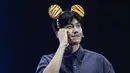 <p>Kim Seon Ho berpose dengan memakai bando telinga harimau. Dia dihukum karena tak bisa memenangkan tantangan. (Foto: Mecimapro)</p>
