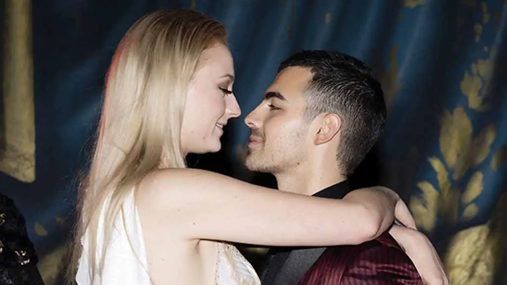 Joe Jonas dan Sophie Turner (rex/shutterstock/hollywoodlife)