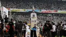 Aksi manusia jungkat jungkit juga mewarnai Kampanye Akbar PKS di Stadion GBK Jakarta (Liputan6.com/Helmi Fithriansyah)