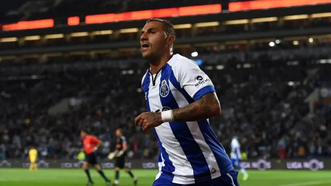 Pemain asal Portugal, Ricardo Quaresma, pernah berkarier di FC Porto pada 2004-2008, dan 2014-2015, serta di Besiktas 2010-2012, dan 2015 hingga sekarang. (AFP PHOTO/Francisco Leong)