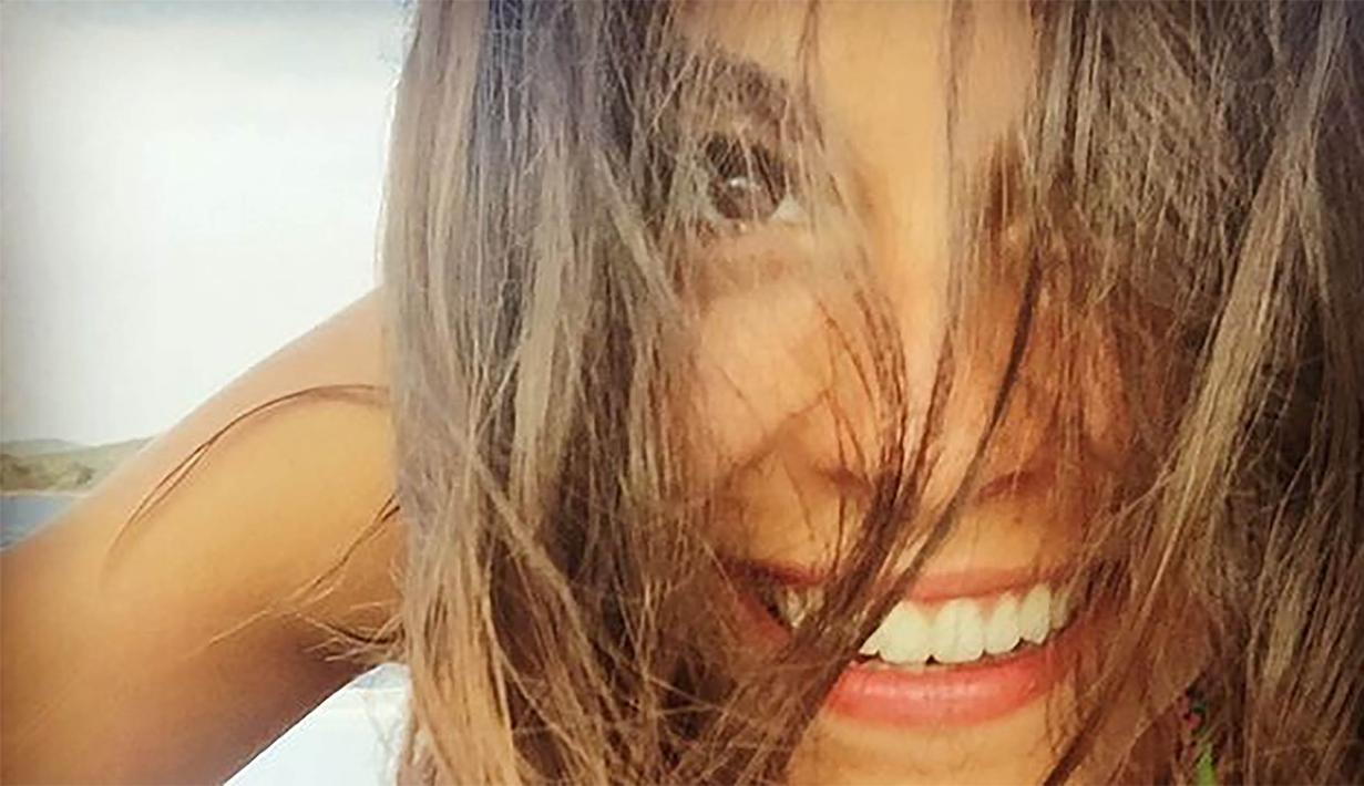 Linda Morselli menjadi sosok yang setia menemani Valentino Rossi meskipun dalam kondisi terpuruk. (Instagram)