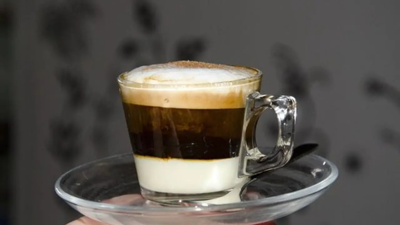 Susu campur kopi dan teh