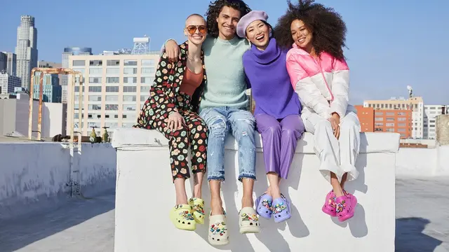 Crocs Luncurkan Koleksi Classic Crush Baru dengan Desain Sol Chunky dan Warna Segar