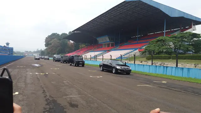 Presiden Jokowi mengecek sirkuit Sentul