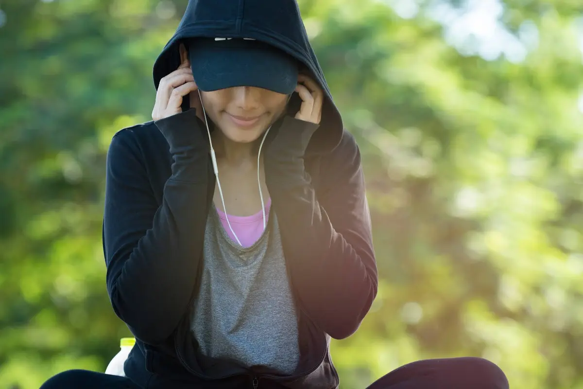 perempuan yang menguatkan diri