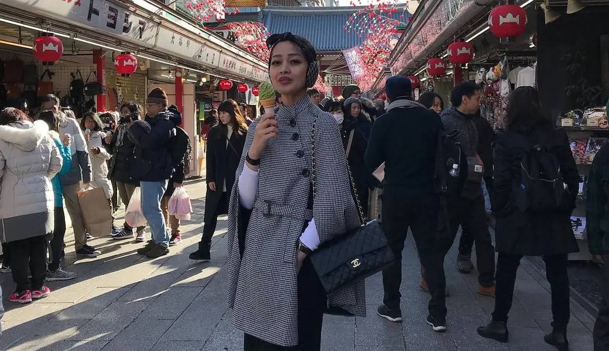 Sedangkan Gracia Indri memutuskan Jepang sebagai tempat berlibur di akhir tahun. (Foto: instagram.com/graciaz14)