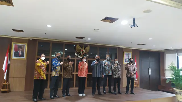 Menteri Keuangan Sri Mulyani Indrawati, dalam Konferensi Pers Panitia Seleksi Otoritas Jasa Keuangan (OJK), di DJPK Kemenkeu, Jumat (31/12/2021).