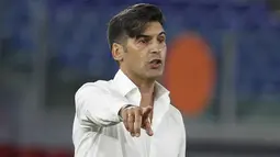2. Paulo Fonseca (AS Roma) - Posisi ke dua diduduki oleh Pelatih Serigala Ibu kota. Fonseca menerima bayaran 2,2 juta Euro atau setara Rp43,5 miliar per tahun. (AP/Riccardo De Luca)