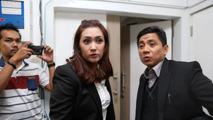 [Bintang] Nafa Urbach dan Sandy Arifin