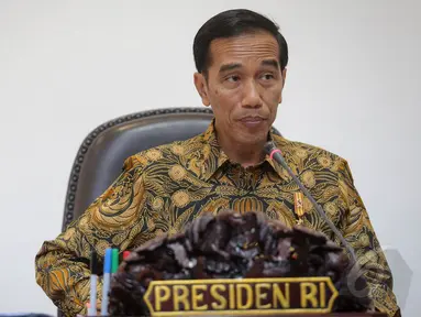 Presiden Joko Widodo saat memimpin rapat terbatas (ratas) di Kantor Presiden, Jakarta, Selasa (26/5/2015). (Liputan6.com/Faizal Fanani)