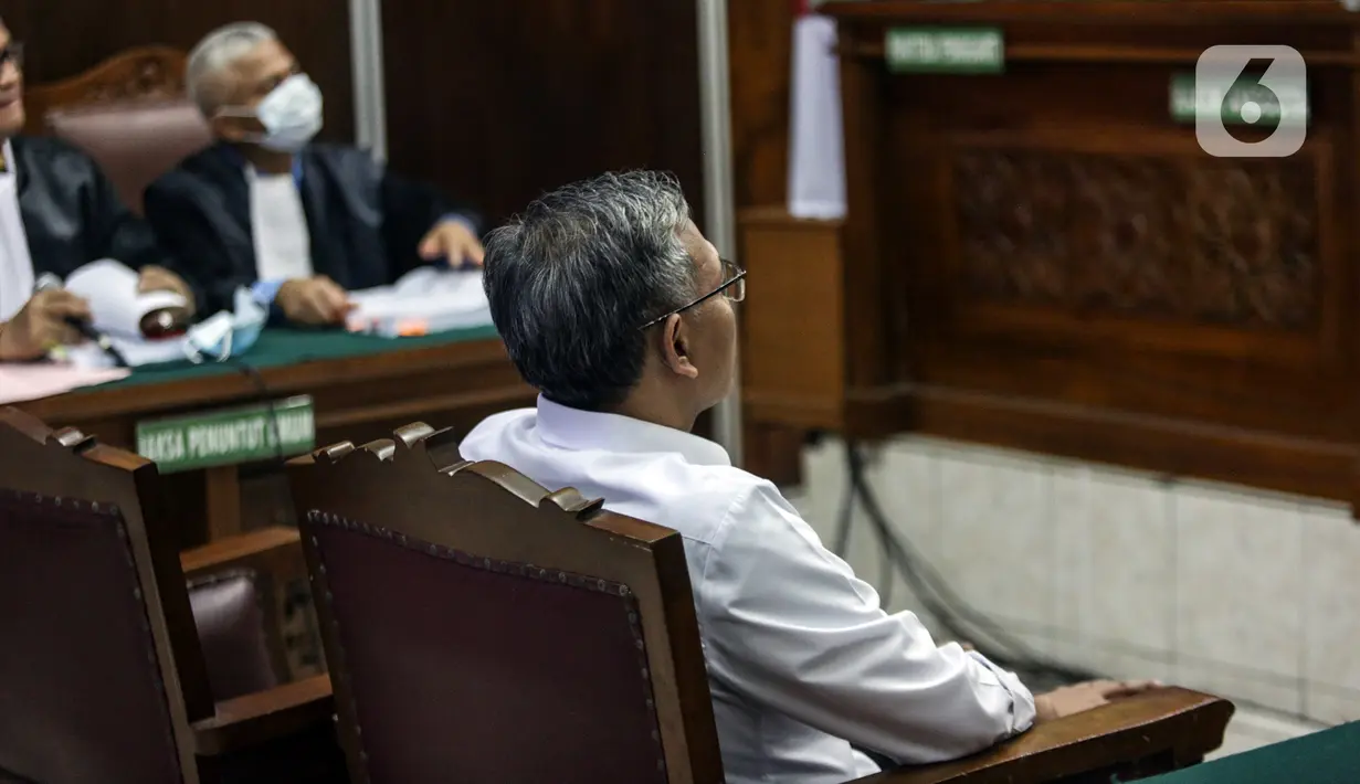 Terdakwa kasus obstruction of justice atau upaya untuk menghalang-halangi suatu proses hukum pada kasus pembunuhan Brigadir Nofriansyah Yosua Hutabarat atau Brigadir J, Agus Nurpatria menjalani sidang lanjutan dengan agenda pembacaan tuntutan oleh Jaksa Penuntut Umum di Pengadilan Negeri Jakarta Selatan, Jumat (27/1/2023). Mantan Kepala Detasemen (Kaden) A Biro Paminal Polri tersebut dituntut 3 tahun penjara dan denda sebesar Rp 20 juta subsider 3 bulan kurungan. (Liputan6.com/Johan Tallo)