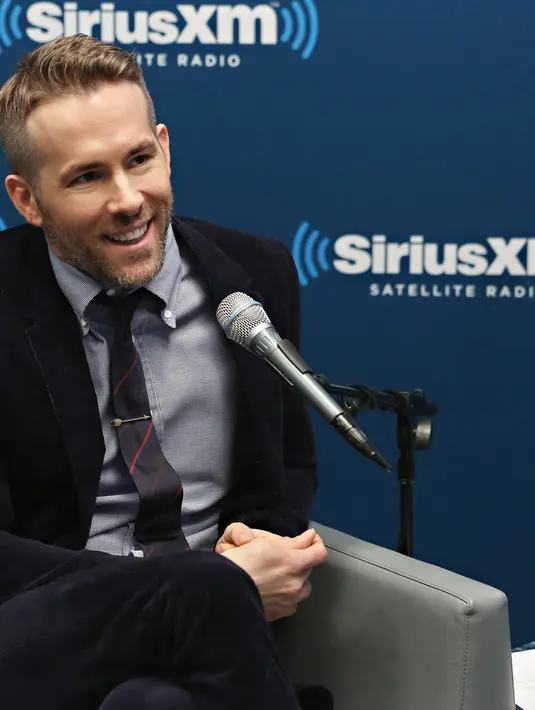 “Saya merasa paling seksi ketika saya sedang memakai setelan jas (three piece suit),” ungkap mantan suami Scarlett Johansson ini. (AFP/Bintang.com)