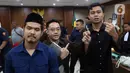 Delpedro Marhaen bersama rekan-rekannya memberi keterangan usai sidang lanjutan dugaan penghasutan kerusuhan pada Agustus 2025 di Pengadilan Negeri Jakarta Pusat, Kamis (8/1/2026). (Liputan6.com/Helmi Fithriansyah)