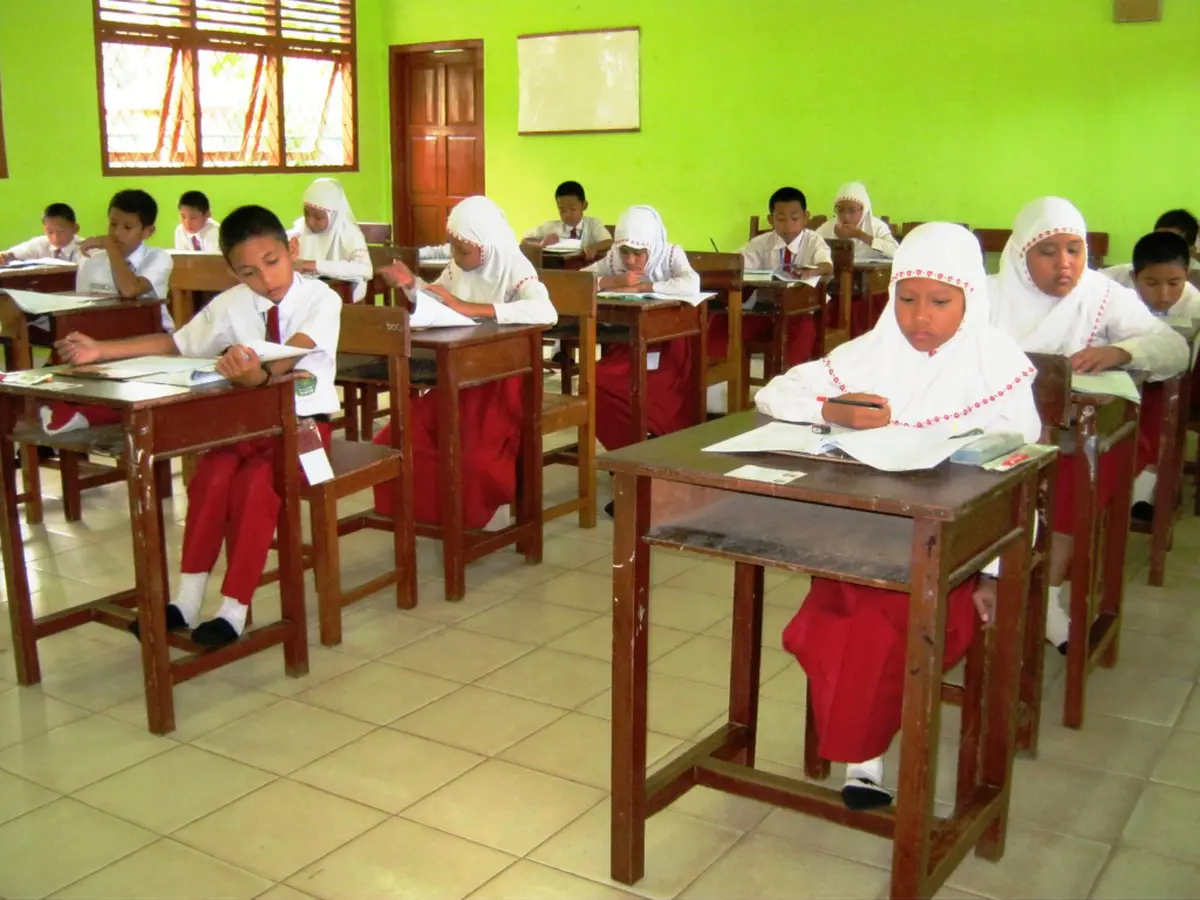 Soal UN SD 2016 Dibagikan, Orang Tua Murid Harap-harap Cemas - Lifestyle  Fimela.com