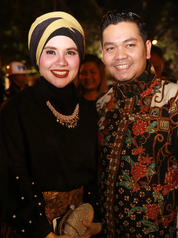 [Bintang] Indra Bekti dan Istri