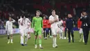 Reaksi para pemain Inggris usai kalah dari Italia lewat adu penalti pada pertandingan final Euro 2020 di Stadion Wembley, London, Inggris, Minggu (11/7/2021). Italia menang 3-2 lewat adu penalti usai bermain imbang 1-1 di waktu normal. (Laurence Griffiths/Pool via AP)